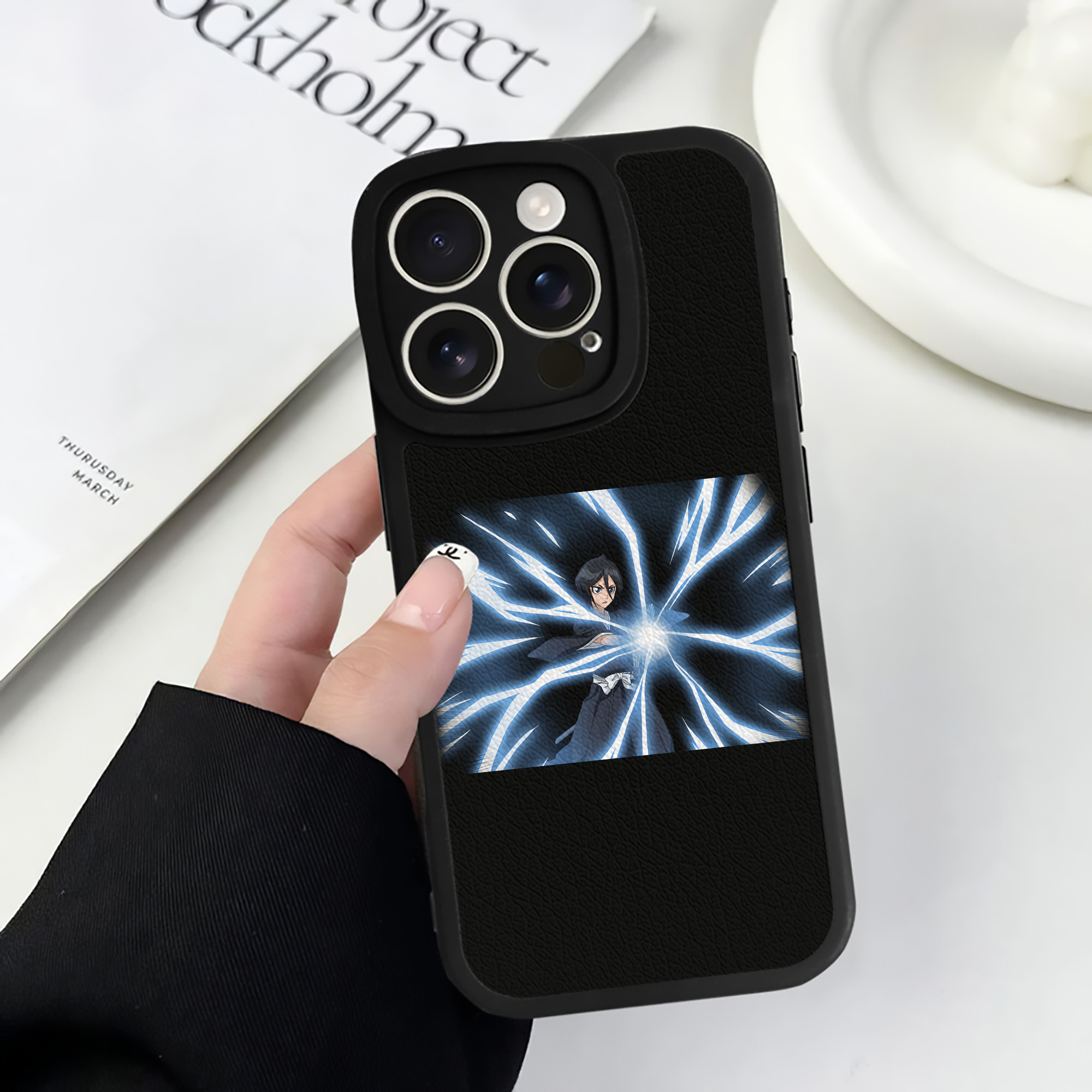 （画像用） ブリーチ 朽木ルキア BLEACH Kuchiki Rukia 【iPhone 16シリーズ対応】シリコンスマホケース（レザー調） 材質：シリコン